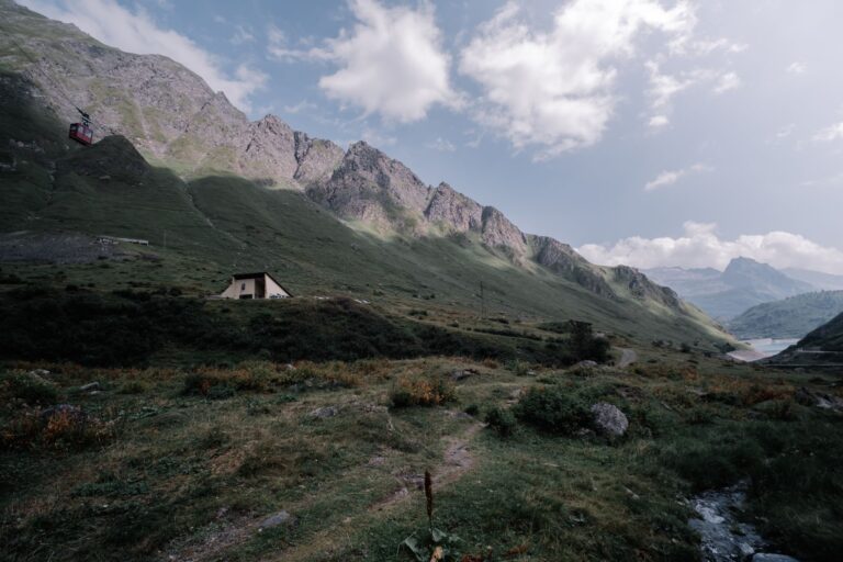 K111 GR Mainefeld Enderlinhütte Mainefeld Bahnhof - Enderlinhütte – Burgen & Ruinen bei Maienfeld, Kanton Graubünden