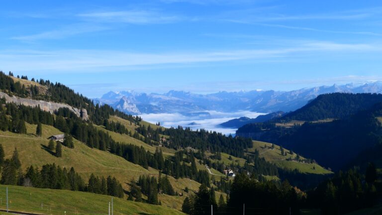 63 Schwyzer Höhenweg Etappe 2 – Feiertags-Wanderung bei Rigi, Kanton Schwyz